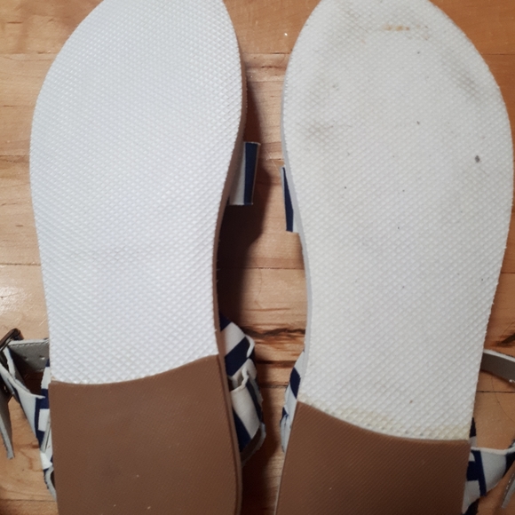 Summer striped sandals - Picture 3 of 3